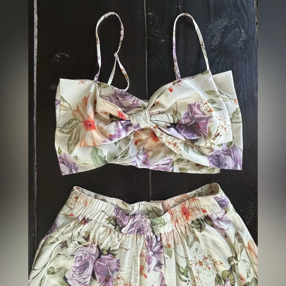 Aakaa Floral Ensemble Bra Top and Midi Skirt Set. - Picture 3 of 9
